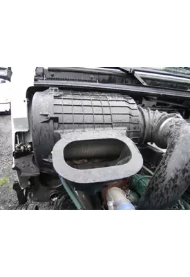 VOLVO VNL AIR CLEANER