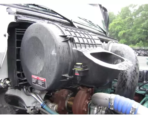 VOLVO VNL AIR CLEANER
