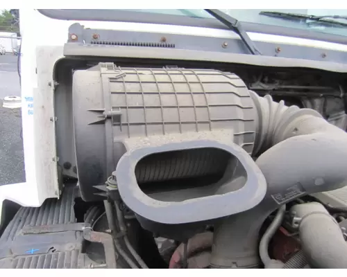 VOLVO VNL AIR CLEANER