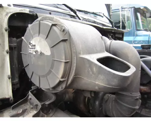 VOLVO VNL AIR CLEANER