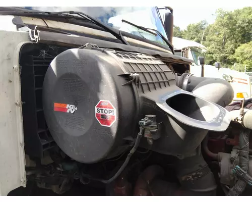 VOLVO VNL AIR CLEANER