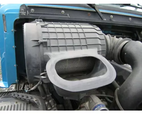 VOLVO VNL AIR CLEANER