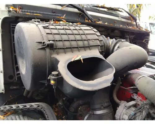 VOLVO VNL AIR CLEANER