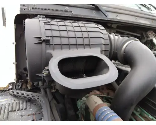 VOLVO VNL AIR CLEANER