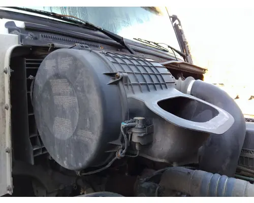 VOLVO VNL AIR CLEANER
