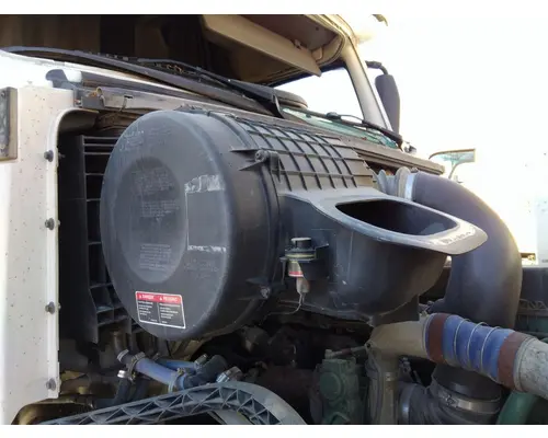 VOLVO VNL AIR CLEANER