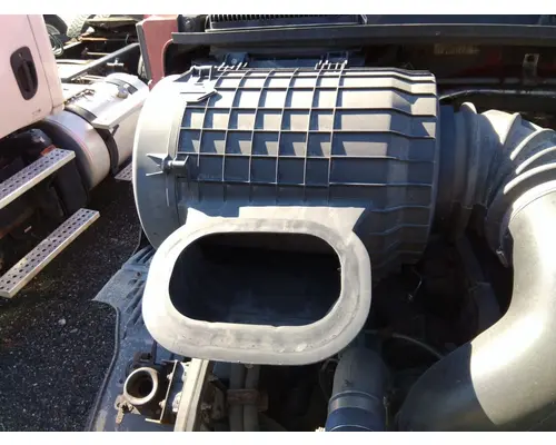 VOLVO VNL AIR CLEANER