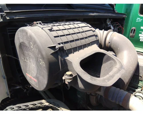 VOLVO VNL AIR CLEANER