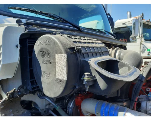 VOLVO VNL AIR CLEANER
