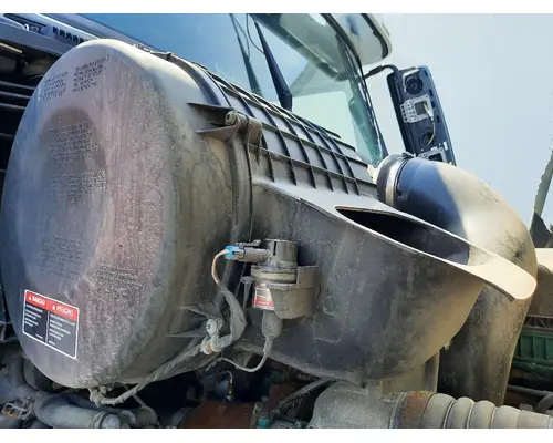VOLVO VNL AIR CLEANER