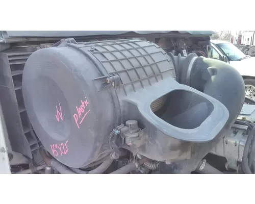 VOLVO VNL AIR CLEANER