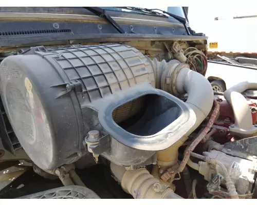 VOLVO VNL AIR CLEANER