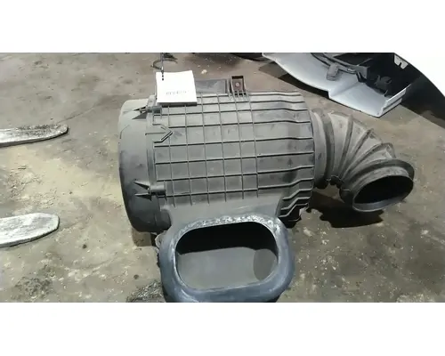 VOLVO VNL AIR CLEANER