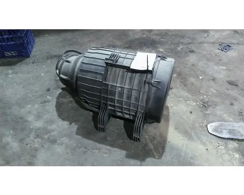 VOLVO VNL AIR CLEANER