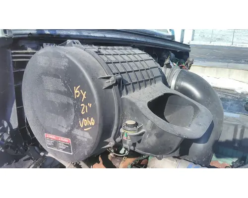 VOLVO VNL AIR CLEANER