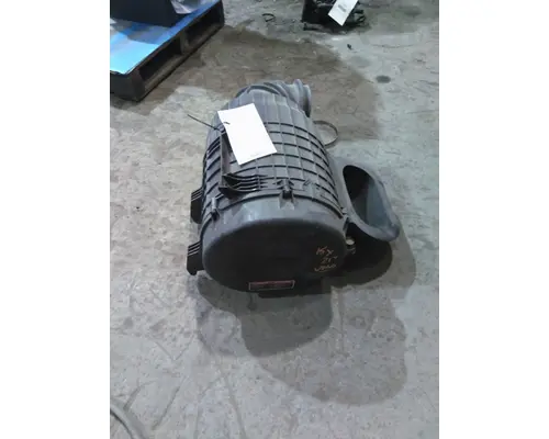 VOLVO VNL AIR CLEANER