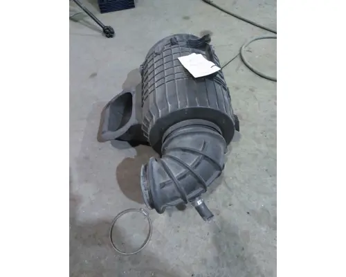 VOLVO VNL AIR CLEANER