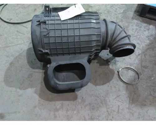 VOLVO VNL AIR CLEANER