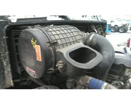 VOLVO VNL AIR CLEANER