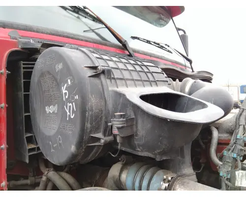 VOLVO VNL AIR CLEANER