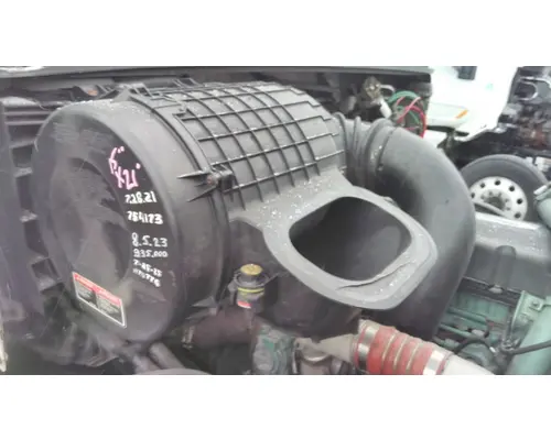 VOLVO VNL AIR CLEANER