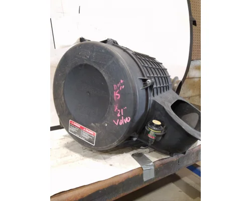 VOLVO VNL AIR CLEANER