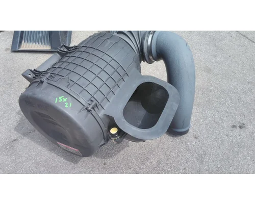 VOLVO VNL AIR CLEANER