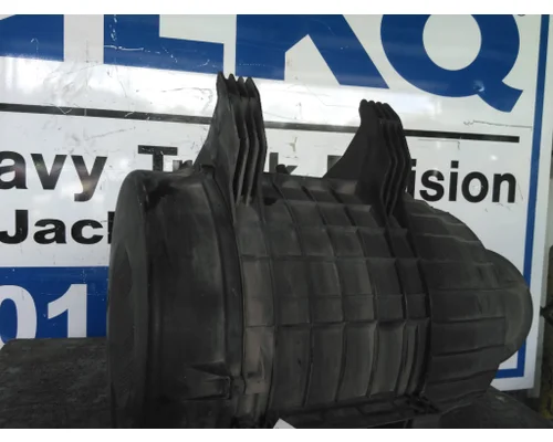VOLVO VNL AIR CLEANER