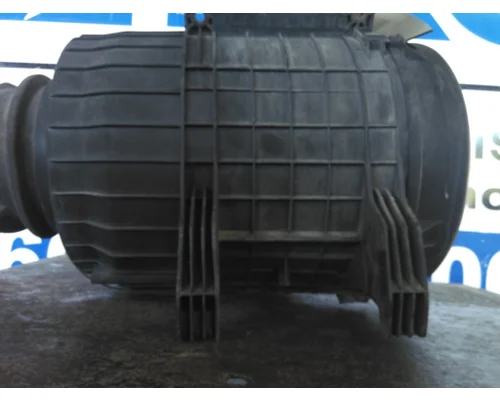 VOLVO VNL AIR CLEANER