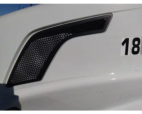 VOLVO VNL AIR INTAKE LOUVERCOVER