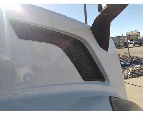 VOLVO VNL AIR INTAKE LOUVERCOVER