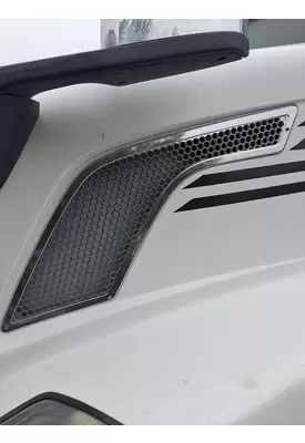 VOLVO VNL AIR INTAKE LOUVER/COVER