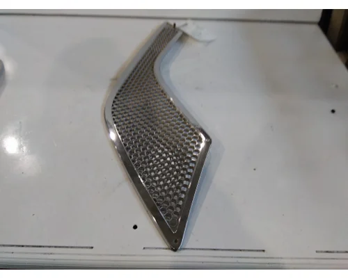 VOLVO VNL AIR INTAKE LOUVERCOVER