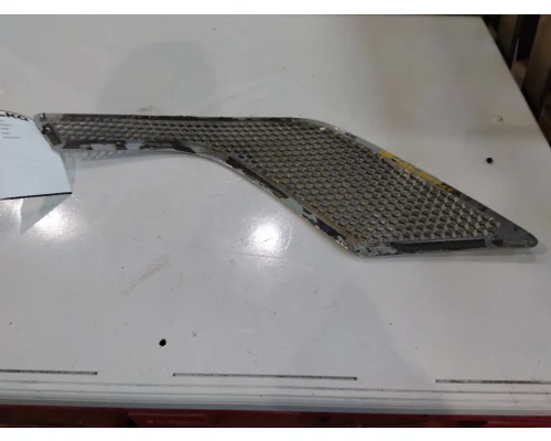 VOLVO VNL AIR INTAKE LOUVERCOVER