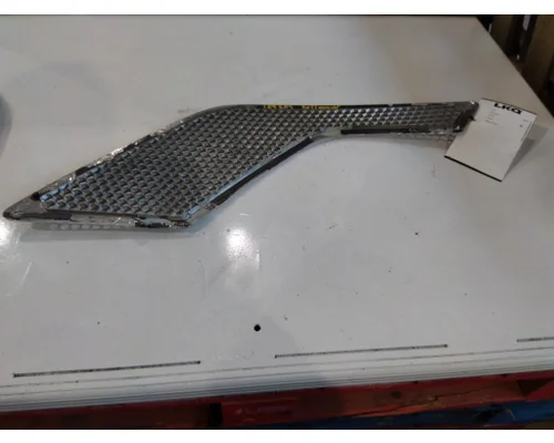VOLVO VNL AIR INTAKE LOUVERCOVER