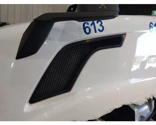 VOLVO VNL AIR INTAKE LOUVERCOVER