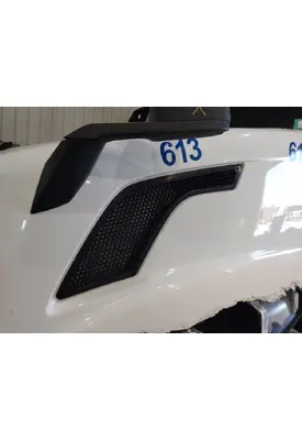 VOLVO VNL AIR INTAKE LOUVER/COVER