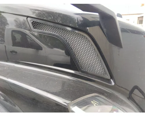 VOLVO VNL AIR INTAKE LOUVERCOVER