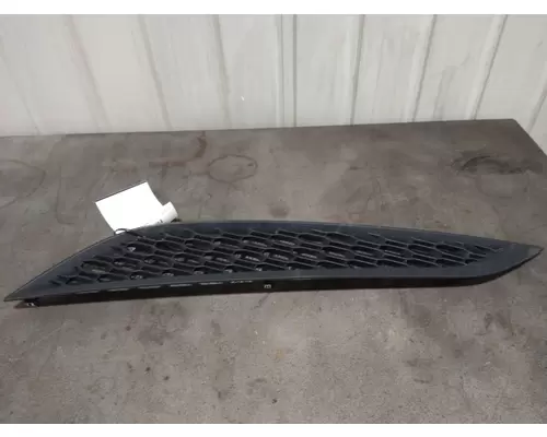 VOLVO VNL AIR INTAKE LOUVERCOVER