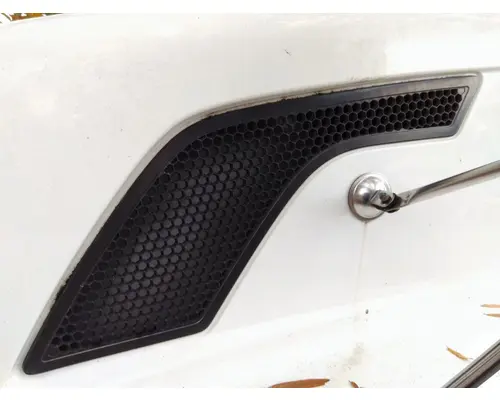 VOLVO VNL AIR INTAKE LOUVERCOVER