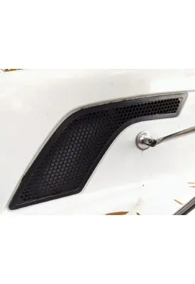 VOLVO VNL AIR INTAKE LOUVER/COVER