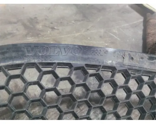 VOLVO VNL AIR INTAKE LOUVERCOVER