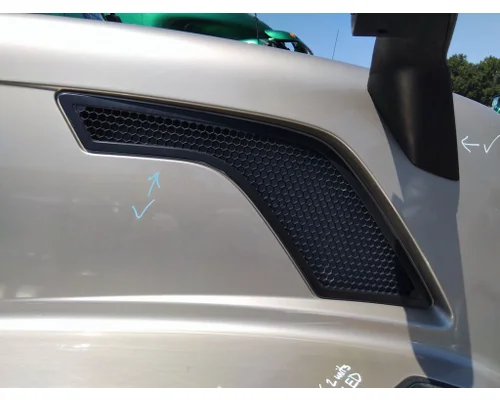 VOLVO VNL AIR INTAKE LOUVERCOVER
