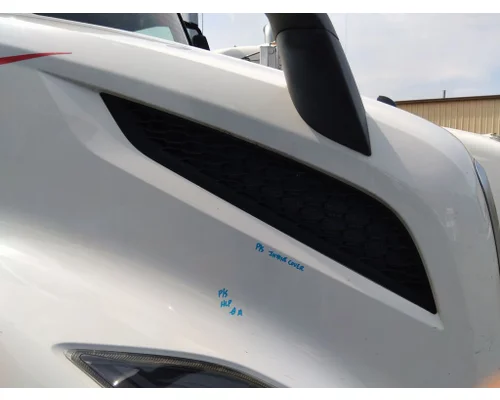 VOLVO VNL AIR INTAKE LOUVER/COVER