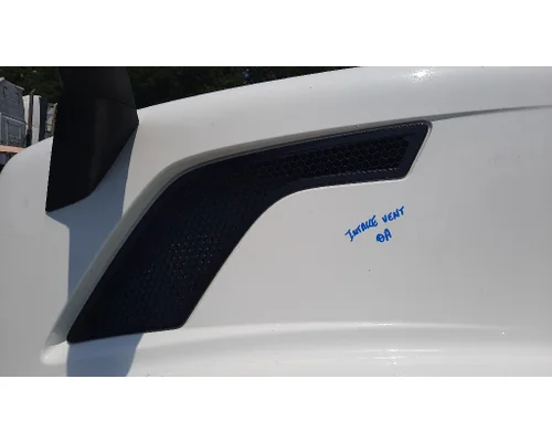VOLVO VNL AIR INTAKE LOUVER/COVER