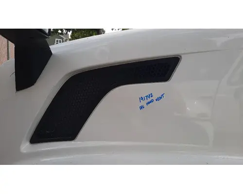 VOLVO VNL AIR INTAKE LOUVERCOVER