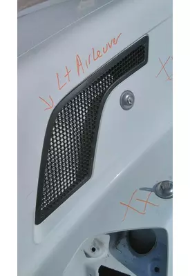 VOLVO VNL AIR INTAKE LOUVER/COVER