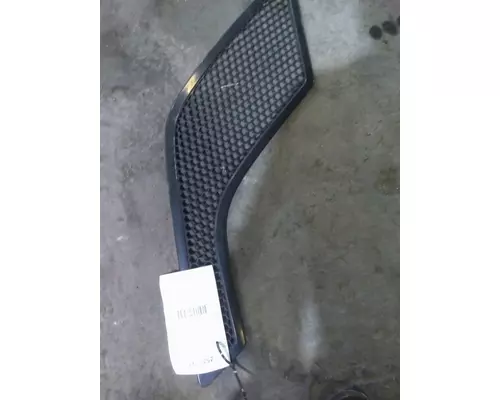 VOLVO VNL AIR INTAKE LOUVERCOVER