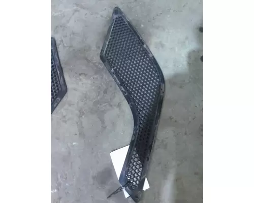 VOLVO VNL AIR INTAKE LOUVERCOVER
