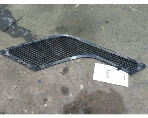 VOLVO VNL AIR INTAKE LOUVERCOVER